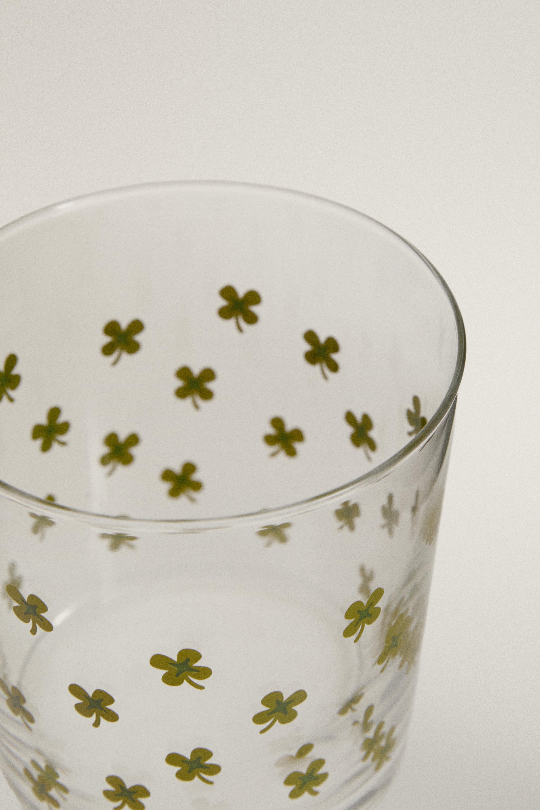 GLASS TUMBLER WITH TRANSFER